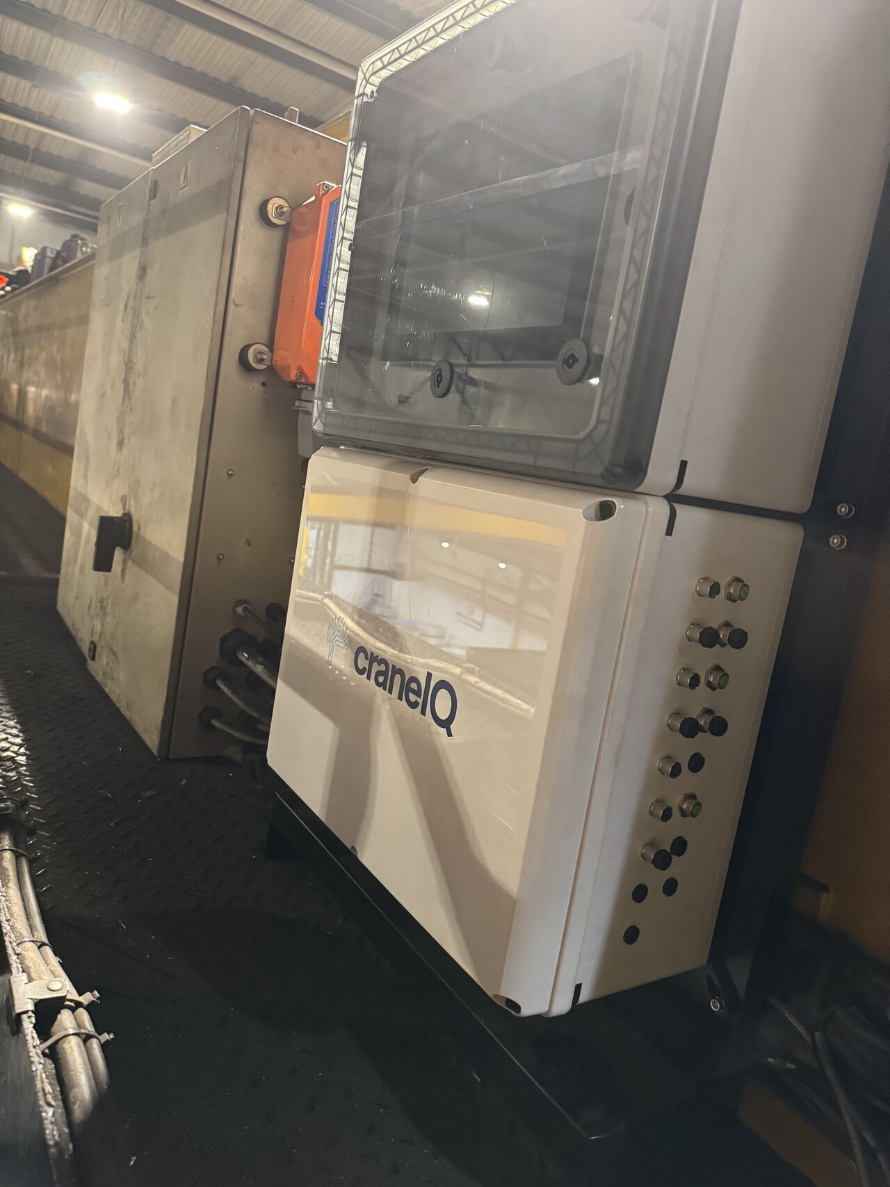 ESCHA cables and ILME bulkhead connectors ensure a reliable connection for the Dimetix laser distance sensors